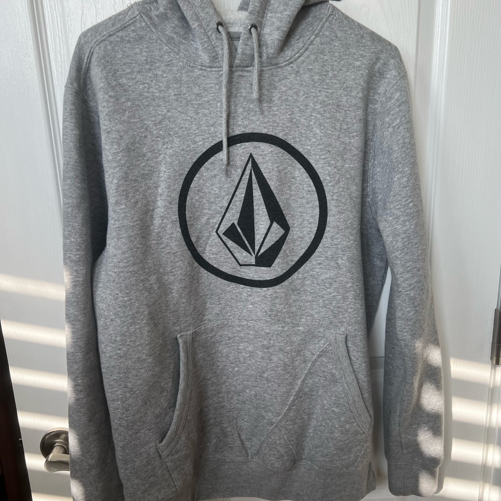 Mens hoodie almost new. Barely used size small.